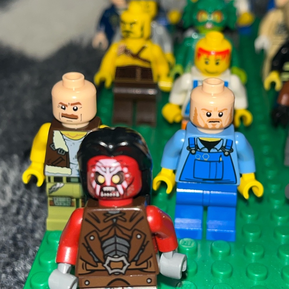 Legos 65 mini figs 1000+ accessories 9000 Lego pieces  7 sold last 2 pics show